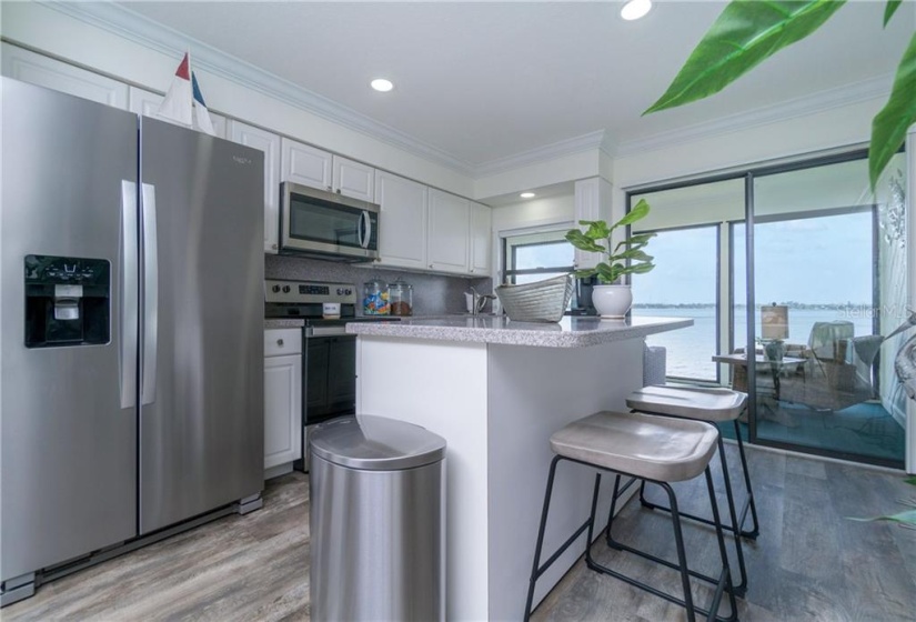 A new stainless steel appliance package has been added to the kitchen, and the breakfast bar offers a tranquil view of Lemon Bay.