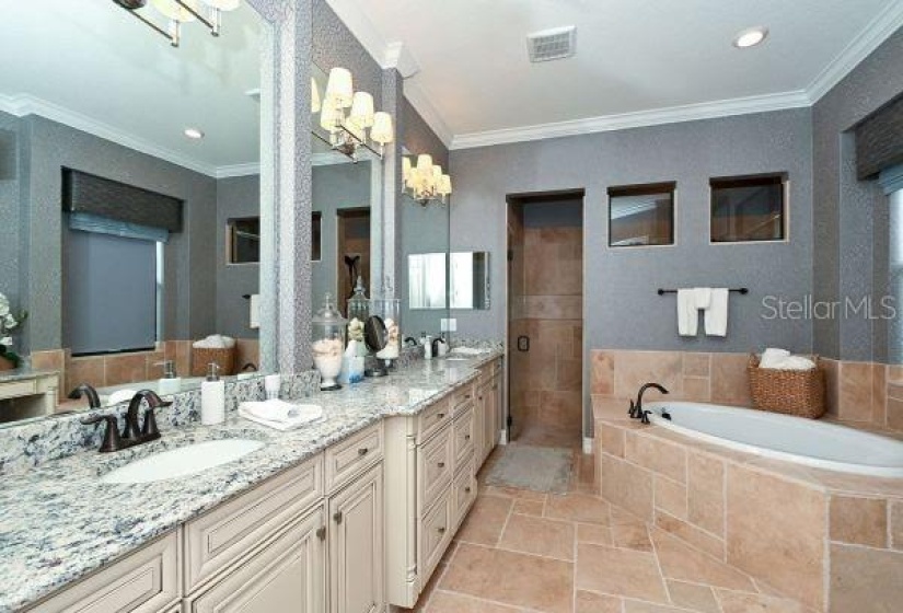 Huge master bath double vanity/ sunk tub