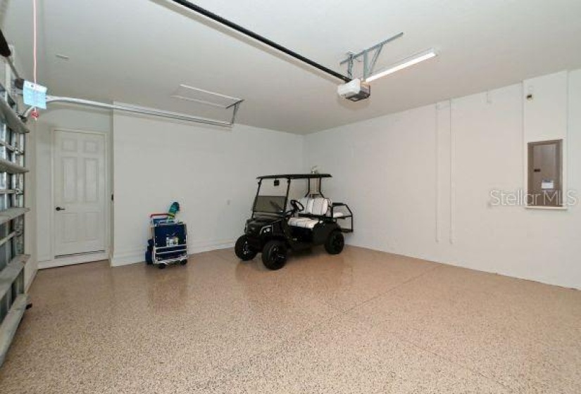 2.5 garage with rentable golf cart