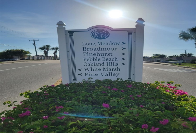 5 golf courses located in the Rotonda West community.