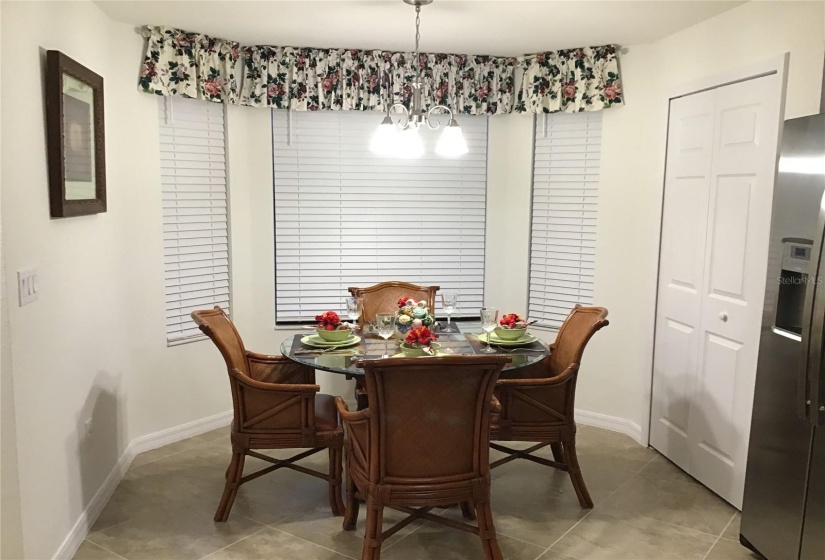 eat-in kitchen areas