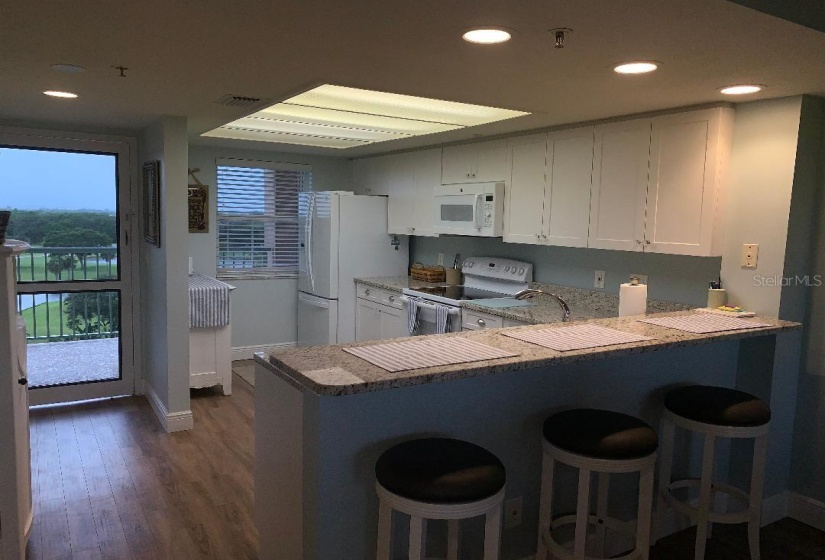 Kitchen with breakfast bar