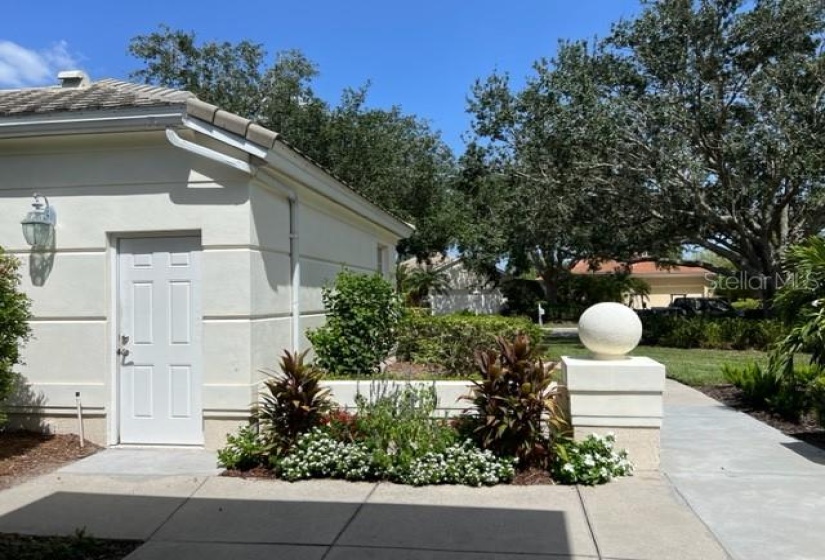 Detached garage entrance