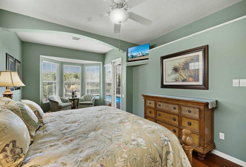 Extended bay window sitting area