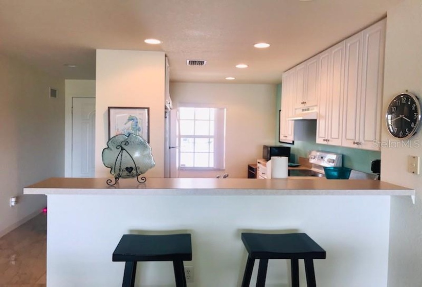 Kitchen/Breakfast Bar