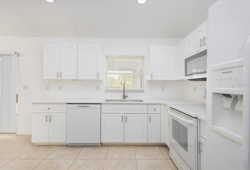 Quartz Counter - Stainless Steel Sink