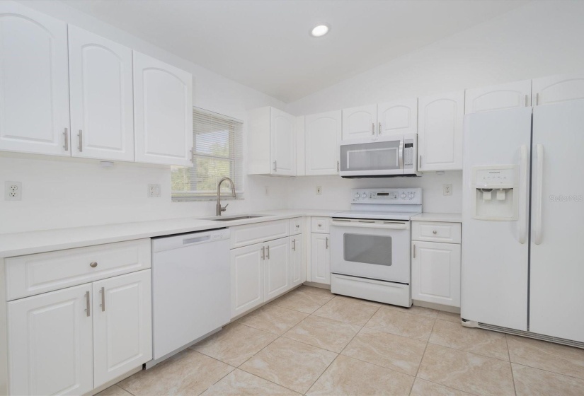 Quartz Counter - Stainless Steel Sink